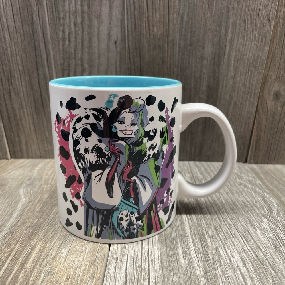 DISNEY VILLAINS CRUELLA FIrrcer Than Ever  20OZ Mug Cup